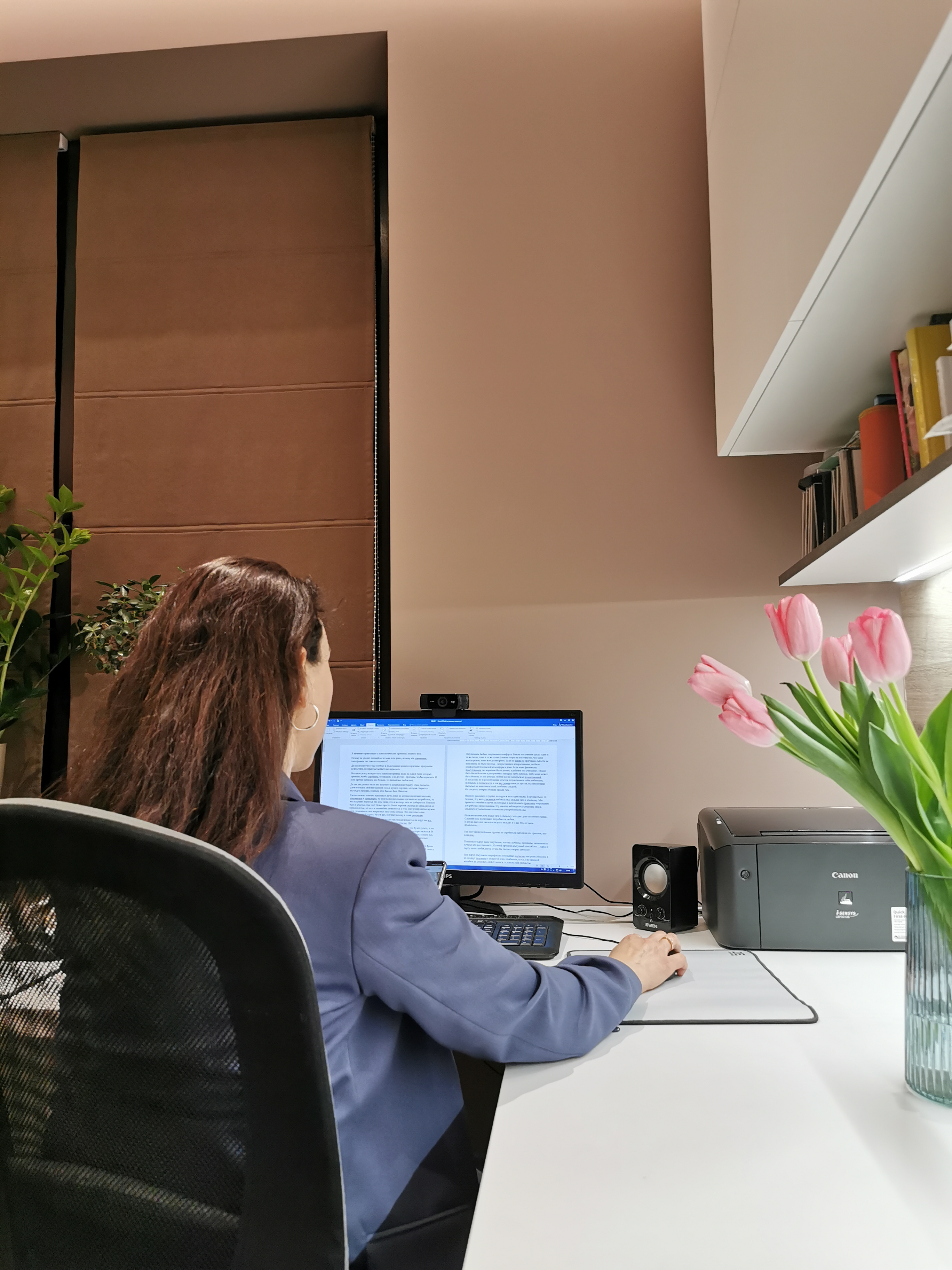 Людмила Іванець у процесі роботи з клієнткою — регресивна гіпнотерапія